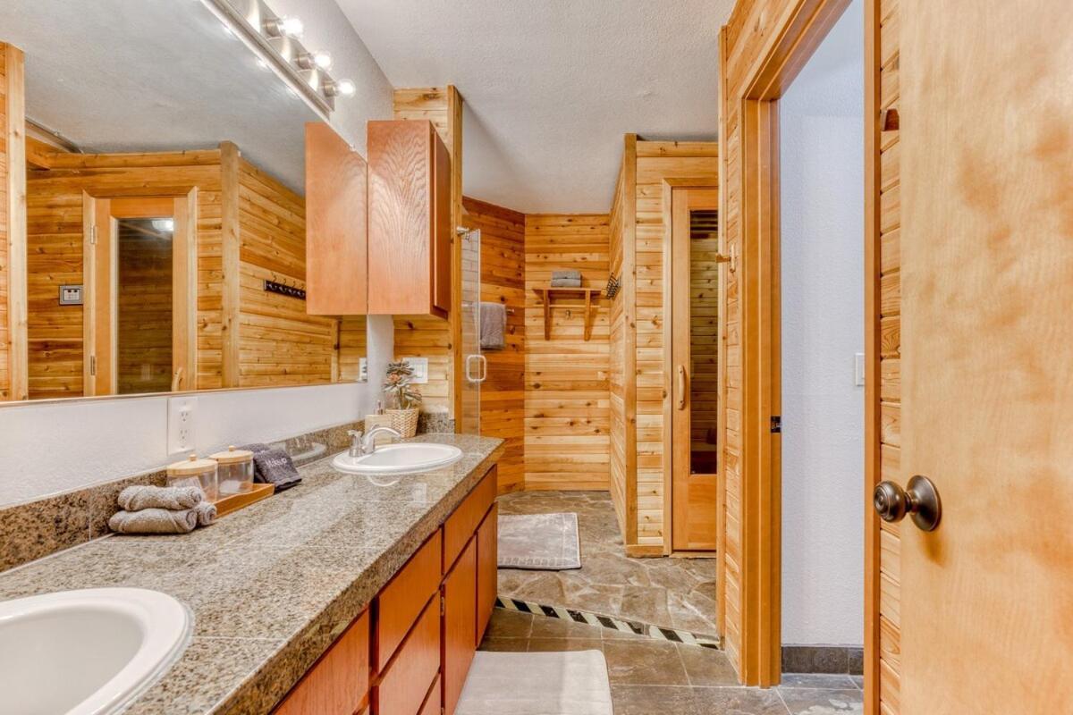 Great Blue Lodge - Spacious Ski Lodge, Hot Tub, Sauna, Game Room & More 加文门特营 外观 照片