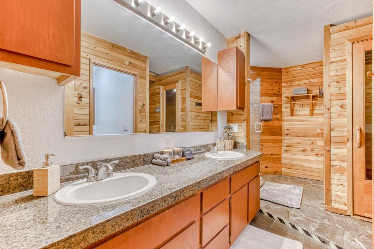 Great Blue Lodge - Spacious Ski Lodge, Hot Tub, Sauna, Game Room & More 加文门特营 外观 照片